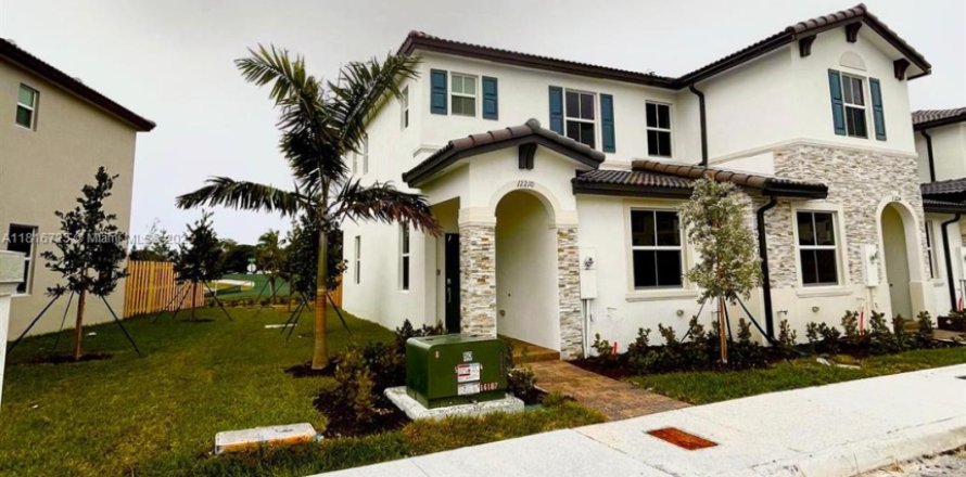 House in Miami, Florida 3 bedrooms, 123.37 sq.m. № 1770651