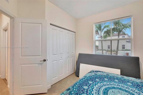 House in Miami, Florida 3 bedrooms, 123.37 sq.m. № 1770651 - photo 5