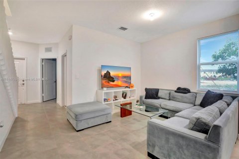 House in Miami, Florida 3 bedrooms, 123.37 sq.m. № 1770651 - photo 19