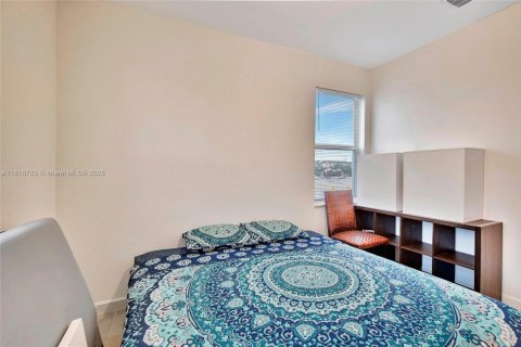 House in Miami, Florida 3 bedrooms, 123.37 sq.m. № 1770651 - photo 4