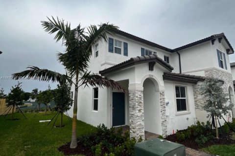 House in Miami, Florida 3 bedrooms, 123.37 sq.m. № 1770651 - photo 2