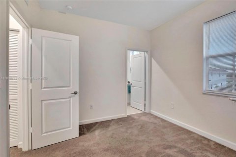 House in Miami, Florida 3 bedrooms, 123.37 sq.m. № 1770651 - photo 27