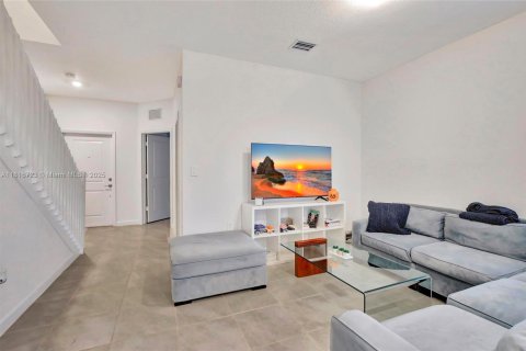 House in Miami, Florida 3 bedrooms, 123.37 sq.m. № 1770651 - photo 21