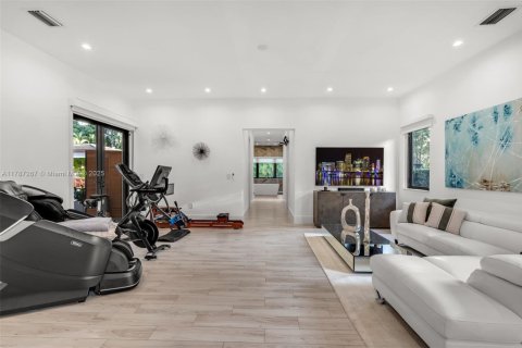 House in Miami, Florida 6 bedrooms, 568.93 sq.m. № 1731740 - photo 25