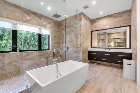 House in Miami, Florida 6 bedrooms, 568.93 sq.m. № 1731740 - photo 28