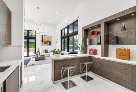 House in Miami, Florida 6 bedrooms, 568.93 sq.m. № 1731740 - photo 20