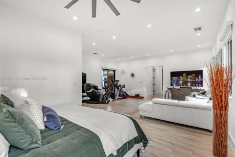 House in Miami, Florida 6 bedrooms, 568.93 sq.m. № 1731740 - photo 24