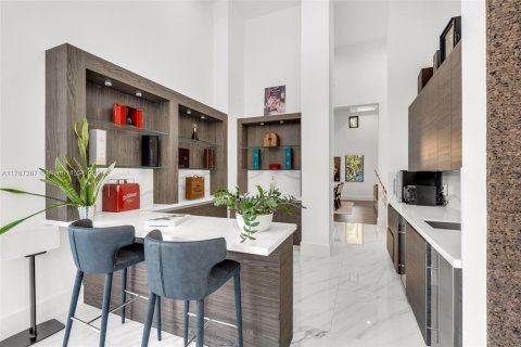 House in Miami, Florida 6 bedrooms, 568.93 sq.m. № 1731740 - photo 18