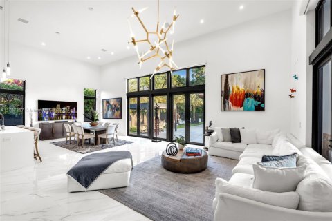 House in Miami, Florida 6 bedrooms, 568.93 sq.m. № 1731740 - photo 14