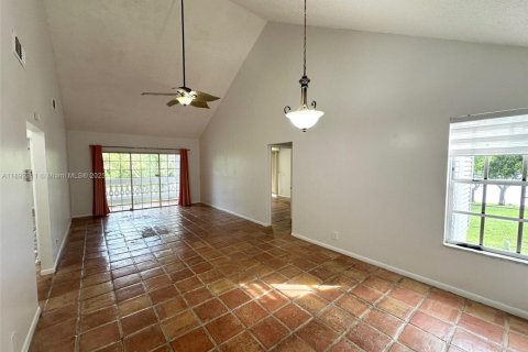 Condominio en alquiler en Miami, Florida, 2 dormitorios, 112.6 m2 № 1944037 - foto 5