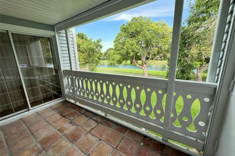 Condominio en alquiler en Miami, Florida, 2 dormitorios, 112.6 m2 № 1944037 - foto 20