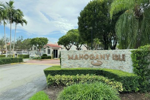 Condominio en alquiler en Miami, Florida, 2 dormitorios, 112.6 m2 № 1944037 - foto 1