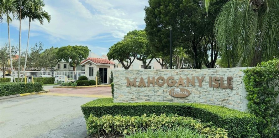 Condominio en Miami, Florida, 2 dormitorios  № 1944037