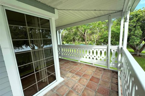 Condominio en alquiler en Miami, Florida, 2 dormitorios, 112.6 m2 № 1944037 - foto 18