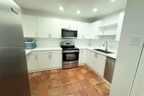 Condominio en alquiler en Miami, Florida, 2 dormitorios, 112.6 m2 № 1944037 - foto 3