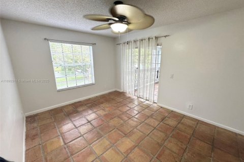 Condominio en alquiler en Miami, Florida, 2 dormitorios, 112.6 m2 № 1944037 - foto 12