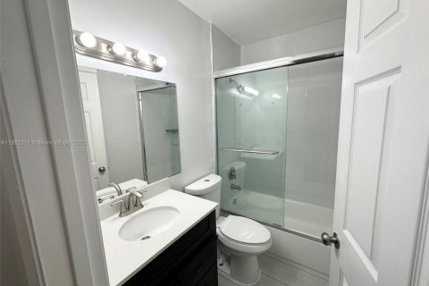Condominio en alquiler en Miami, Florida, 2 dormitorios, 112.6 m2 № 1944037 - foto 8