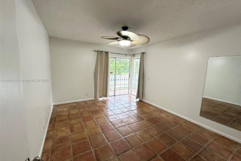 Condominio en alquiler en Miami, Florida, 2 dormitorios, 112.6 m2 № 1944037 - foto 13