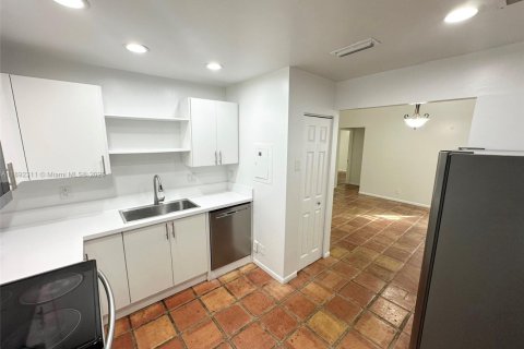 Condominio en alquiler en Miami, Florida, 2 dormitorios, 112.6 m2 № 1944037 - foto 2