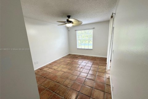 Condominio en alquiler en Miami, Florida, 2 dormitorios, 112.6 m2 № 1944037 - foto 10