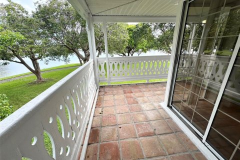 Condominio en alquiler en Miami, Florida, 2 dormitorios, 112.6 m2 № 1944037 - foto 16