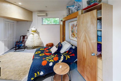 Casa en venta en Miami, Florida, 4 dormitorios, 291.16 m2 № 1943413 - foto 8