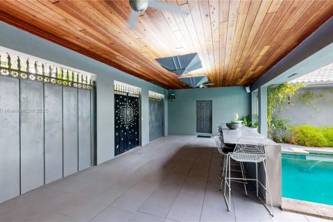 Casa en venta en Miami, Florida, 4 dormitorios, 291.16 m2 № 1943413 - foto 5