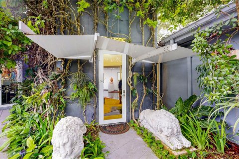 Casa en venta en Miami, Florida, 4 dormitorios, 291.16 m2 № 1943413 - foto 14