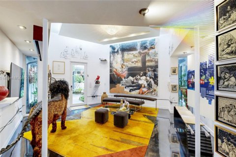 Casa en venta en Miami, Florida, 4 dormitorios, 291.16 m2 № 1943413 - foto 19