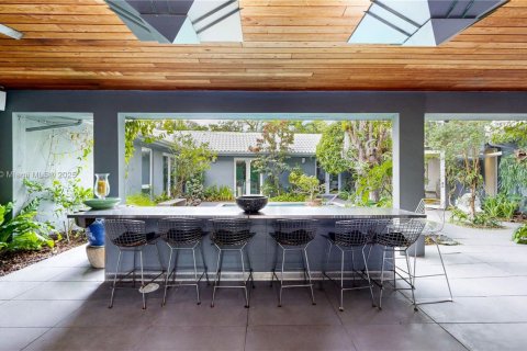 Casa en venta en Miami, Florida, 4 dormitorios, 291.16 m2 № 1943413 - foto 3
