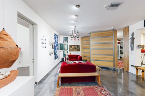 Casa en venta en Miami, Florida, 4 dormitorios, 291.16 m2 № 1943413 - foto 24