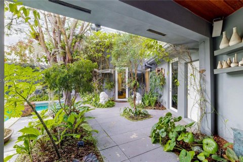 Casa en venta en Miami, Florida, 4 dormitorios, 291.16 m2 № 1943413 - foto 7