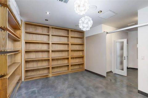 Casa en venta en Miami, Florida, 4 dormitorios, 291.16 m2 № 1943413 - foto 28