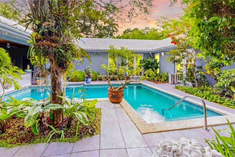 Casa en venta en Miami, Florida, 4 dormitorios, 291.16 m2 № 1943413 - foto 2