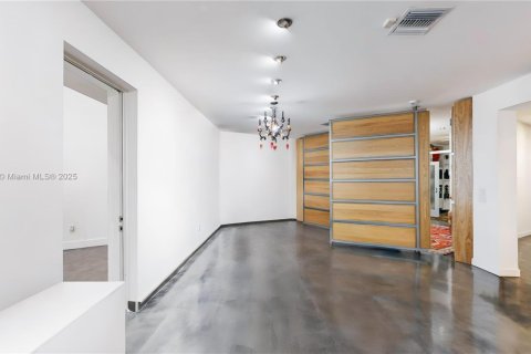Casa en venta en Miami, Florida, 4 dormitorios, 291.16 m2 № 1943413 - foto 25