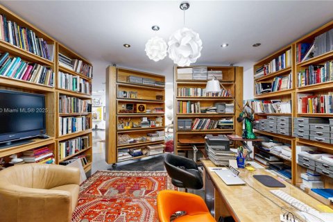 Casa en venta en Miami, Florida, 4 dormitorios, 291.16 m2 № 1943413 - foto 29