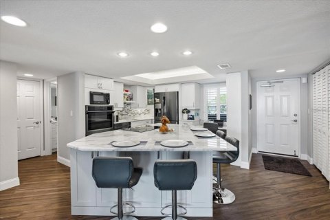 Condo in Saint Petersburg, Florida, 2 bedrooms  № 2393983 - photo 3