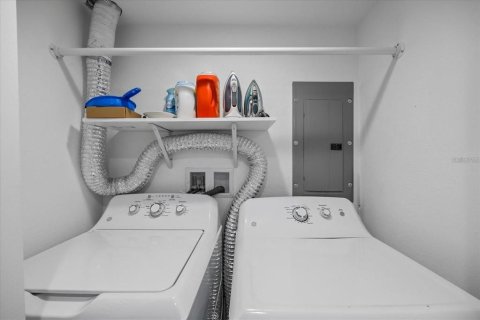 Condo in Saint Petersburg, Florida, 2 bedrooms  № 2393983 - photo 13