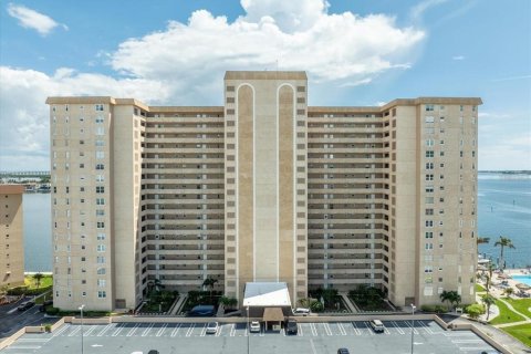 Condo in Saint Petersburg, Florida, 2 bedrooms  № 2393983