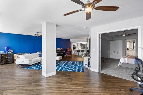 Condo in Saint Petersburg, Florida, 2 bedrooms  № 2393983 - photo 5