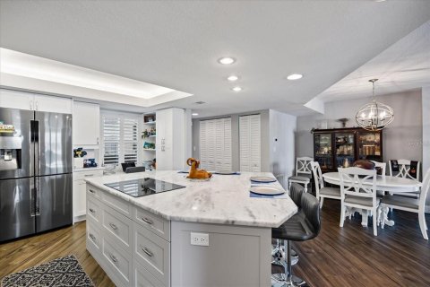 Condo in Saint Petersburg, Florida, 2 bedrooms  № 2393983 - photo 9