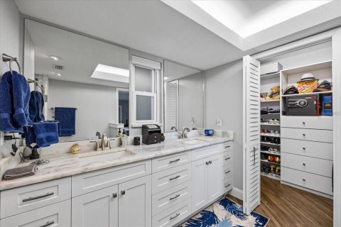 Condo in Saint Petersburg, Florida, 2 bedrooms  № 2393983 - photo 17