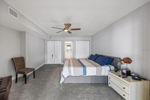 Condo in Saint Petersburg, Florida, 2 bedrooms  № 2393983 - photo 24
