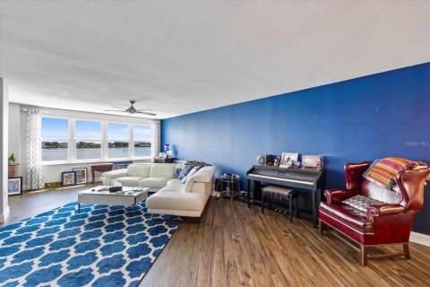 Condo in Saint Petersburg, Florida, 2 bedrooms  № 2393983 - photo 7