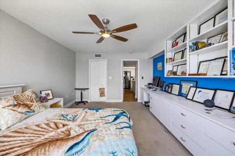 Condo in Saint Petersburg, Florida, 2 bedrooms  № 2393983 - photo 19