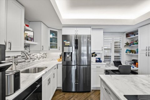 Condo in Saint Petersburg, Florida, 2 bedrooms  № 2393983 - photo 12