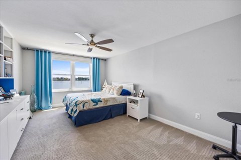 Condo in Saint Petersburg, Florida, 2 bedrooms  № 2393983 - photo 15