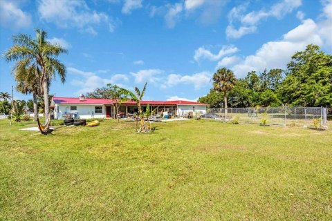 House in Englewood, Florida 15 bedrooms, 641.12 sq.m. № 1745333 - photo 12