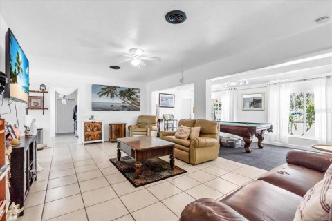 House in Englewood, Florida 15 bedrooms, 641.12 sq.m. № 1745333 - photo 23