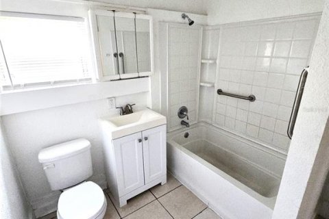 Casa en alquiler en Saint Petersburg, Florida, 4 dormitorios, 113.81 m2 № 1905160 - foto 9